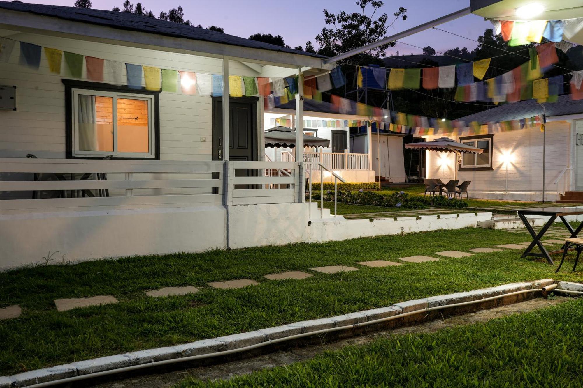 קונור The Door To Nirvana Cottages מראה חיצוני תמונה